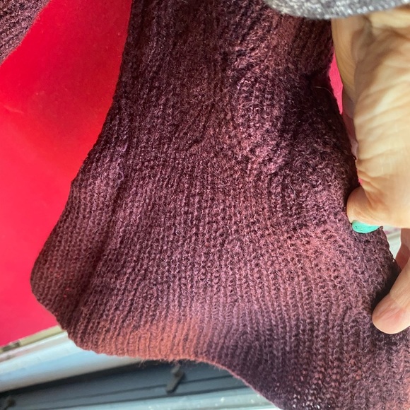 LC Lauren Conrad Maroon lace knit 3/4 sleeve tunic-like Sweater. Fun Fall color - Picture 5 of 5